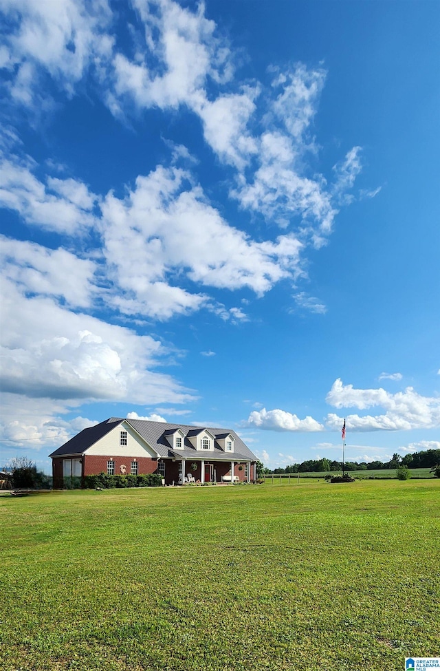 view of yard featuring a rural view