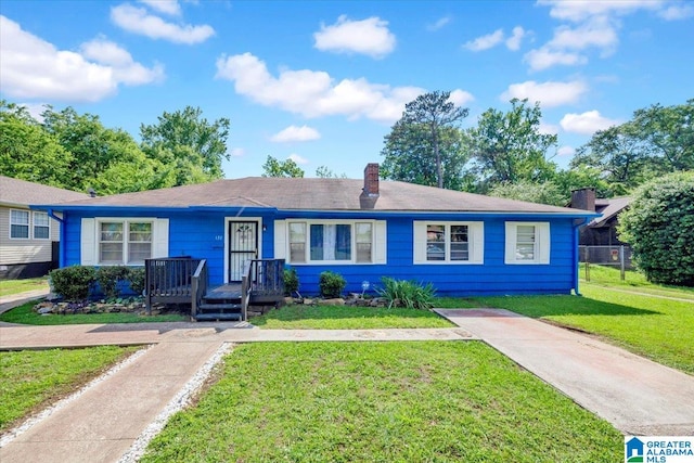 single story home featuring a front lawn