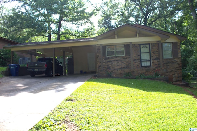 view of front of house featuring a carport and a front lawn