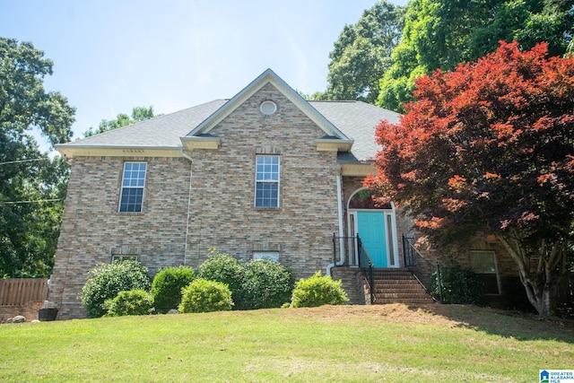 view of front of property with a front lawn