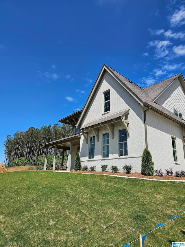 view of front of property with a front lawn