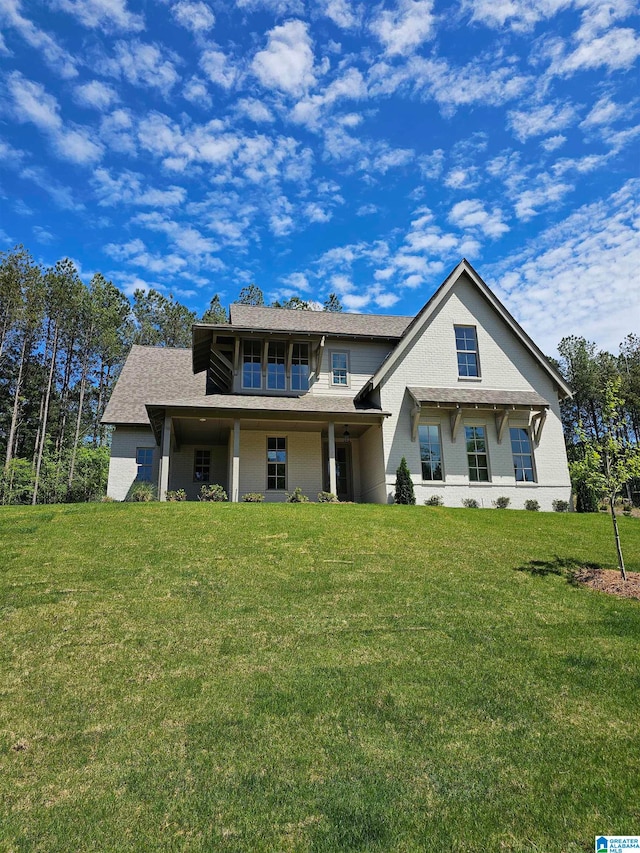 view of front facade with a front lawn