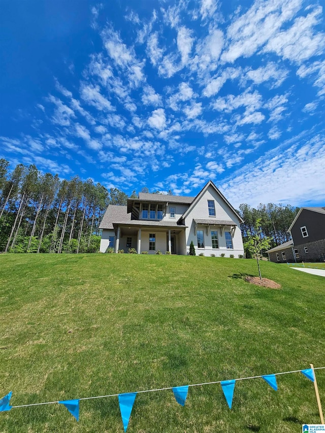 craftsman house featuring a front lawn