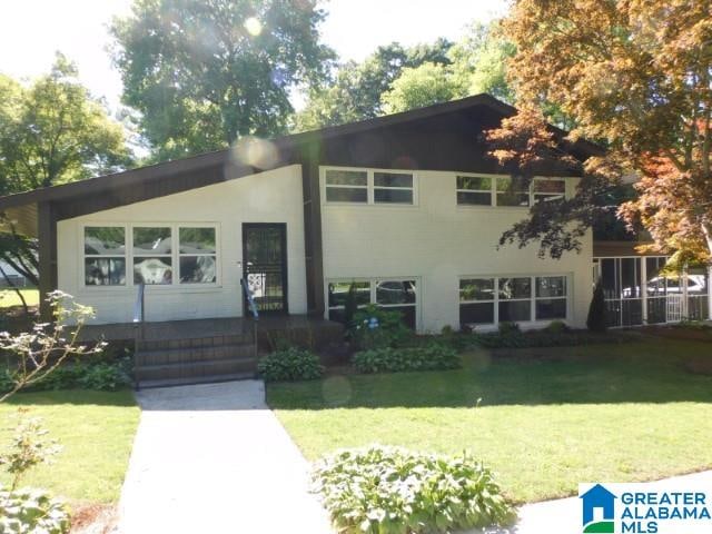 view of front of home with a front lawn