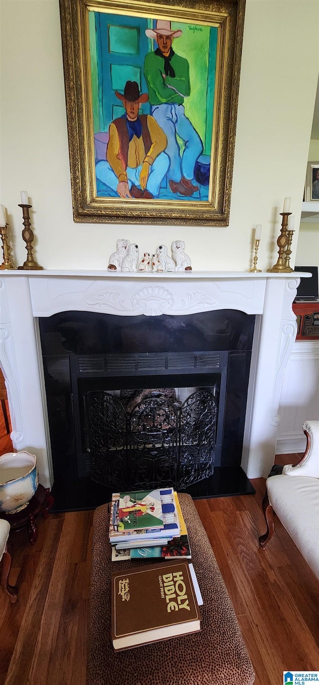 details featuring hardwood / wood-style flooring