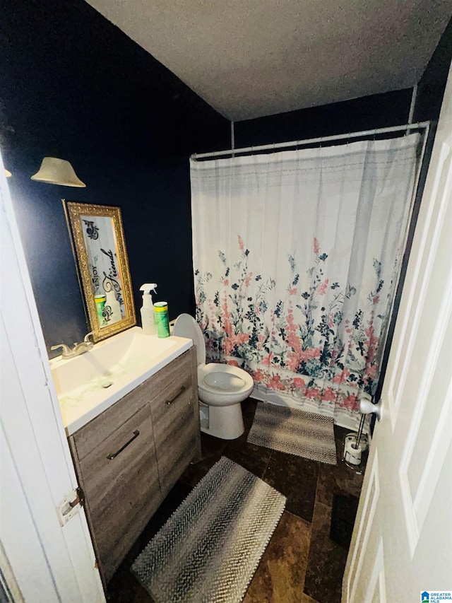 bathroom with a shower with curtain, vanity, toilet, and a textured ceiling