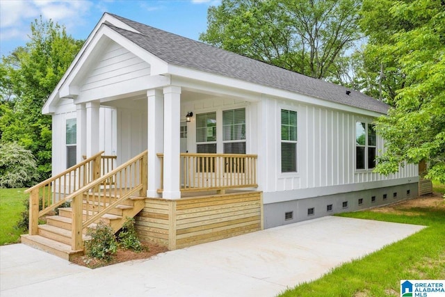 view of front facade featuring covered porch