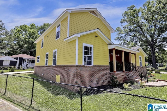 view of side of property featuring a yard