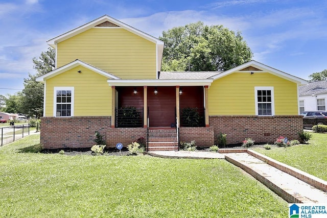 view of front of house featuring a front lawn