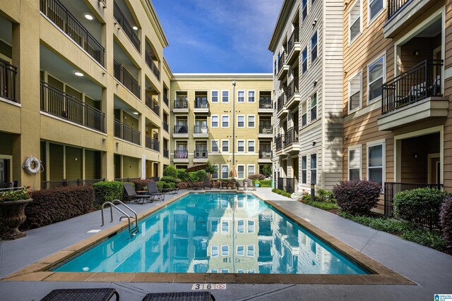 view of swimming pool