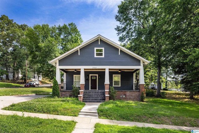 view of front of house featuring a porch and a front lawn