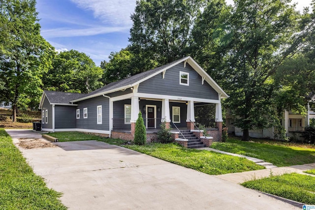 view of front of property with a front lawn and a porch