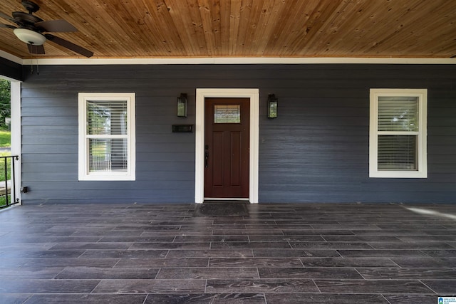 property entrance with ceiling fan