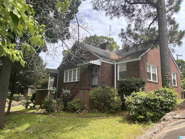 view of side of property with a lawn