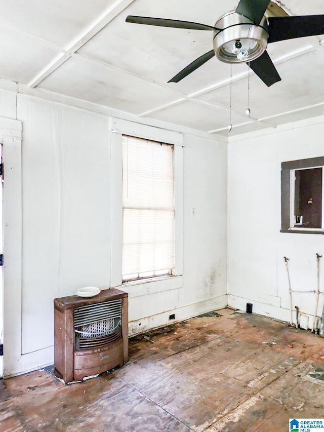 empty room featuring ceiling fan