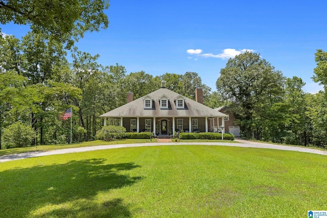 view of front of house featuring a front yard