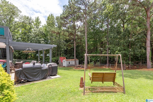 view of yard with a storage shed