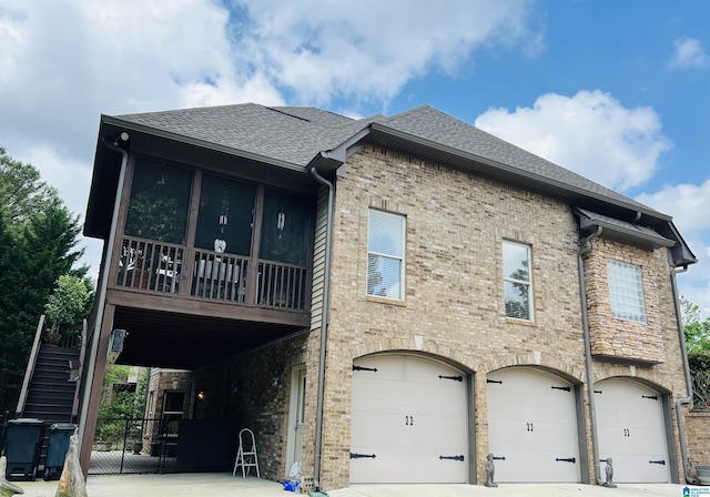 view of front facade featuring a garage