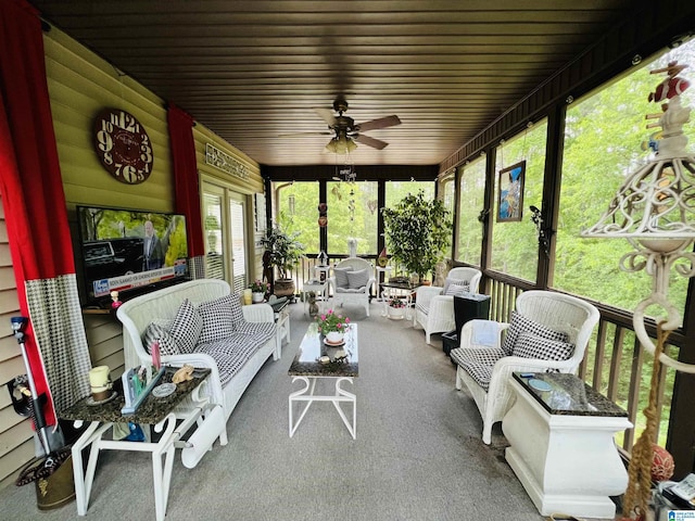 sunroom featuring ceiling fan