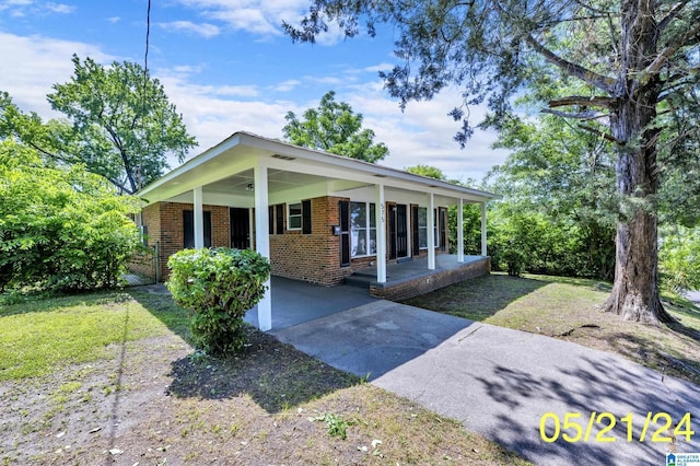 view of front of house with covered porch and a front yard