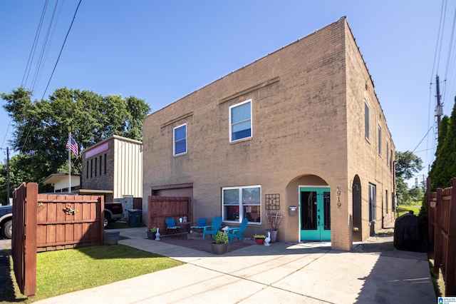 view of front of house with a front lawn and a patio