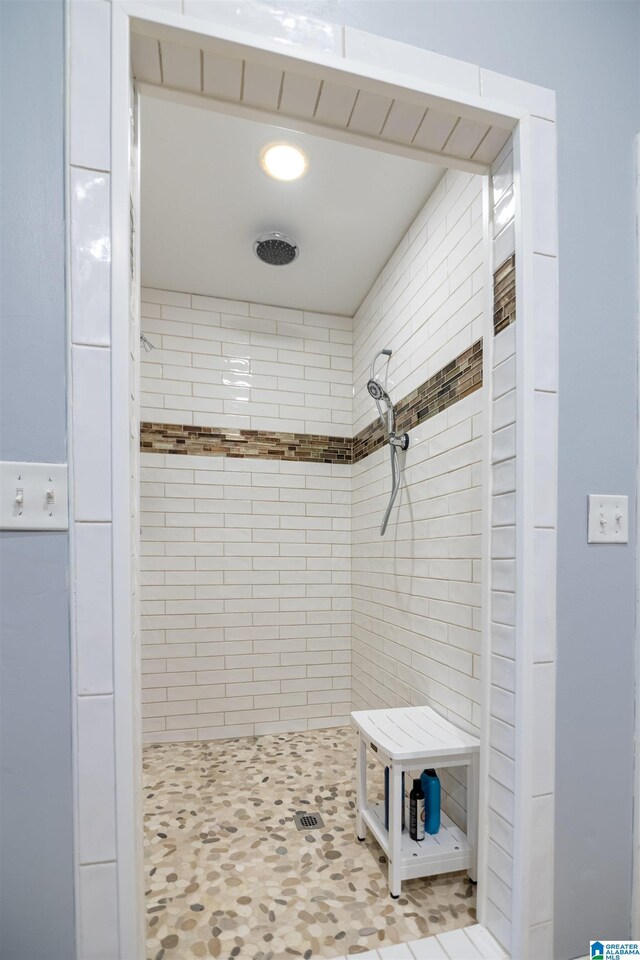 4919 Railroad Ave, Adamsville, AL 35005 - full bathroom with tiled shower