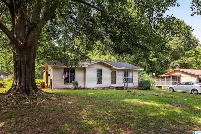 ranch-style home with a front yard