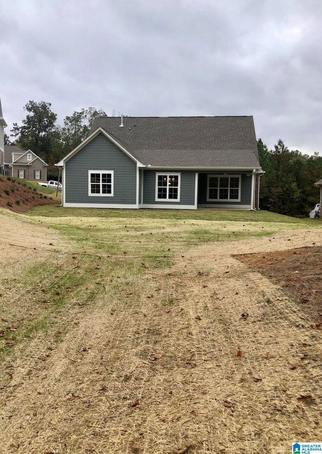 view of front of house with a front lawn