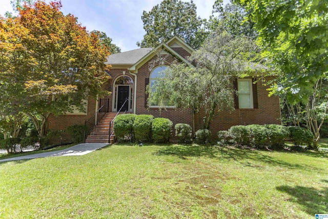 view of front of home with a front lawn