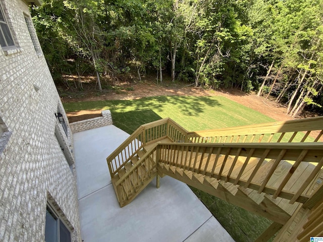 view of yard featuring a patio