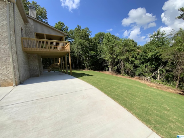 view of yard featuring a patio