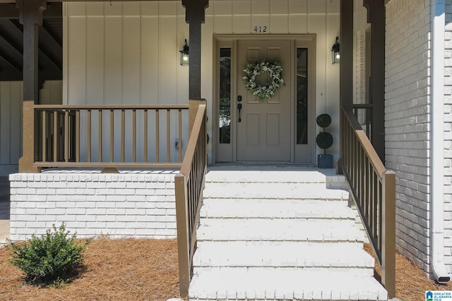 entrance to property featuring a porch