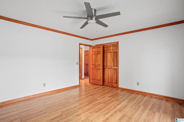 unfurnished bedroom featuring light wood-type flooring, a closet, ceiling fan, and ornamental molding