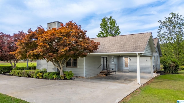 view of front of property with a front lawn