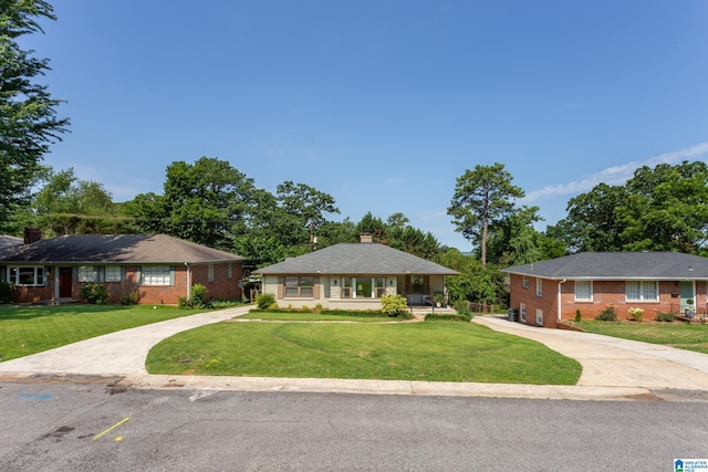 single story home featuring a front yard