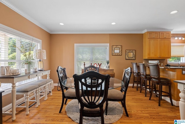 dining space featuring crown molding, recessed lighting, baseboards, and light wood-type flooring