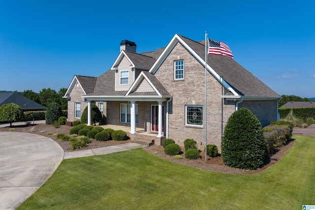 view of front facade featuring a front yard and covered porch