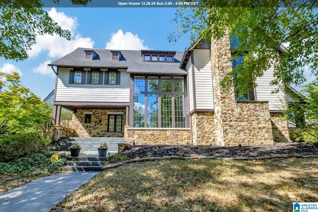 view of front of house with a front lawn