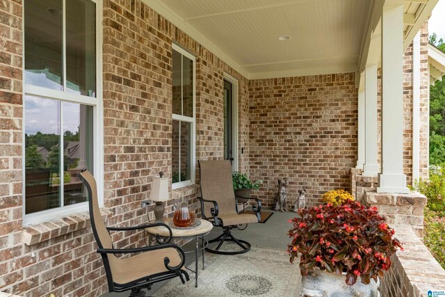 view of front of house featuring a front yard