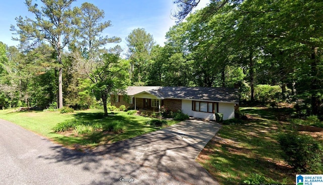 ranch-style house with a front yard