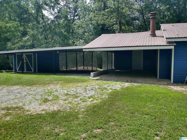 view of shed / structure featuring a lawn