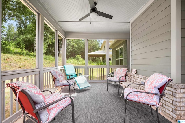 sunroom with ceiling fan