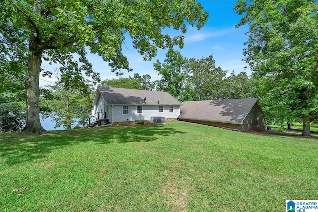 exterior space featuring a lawn