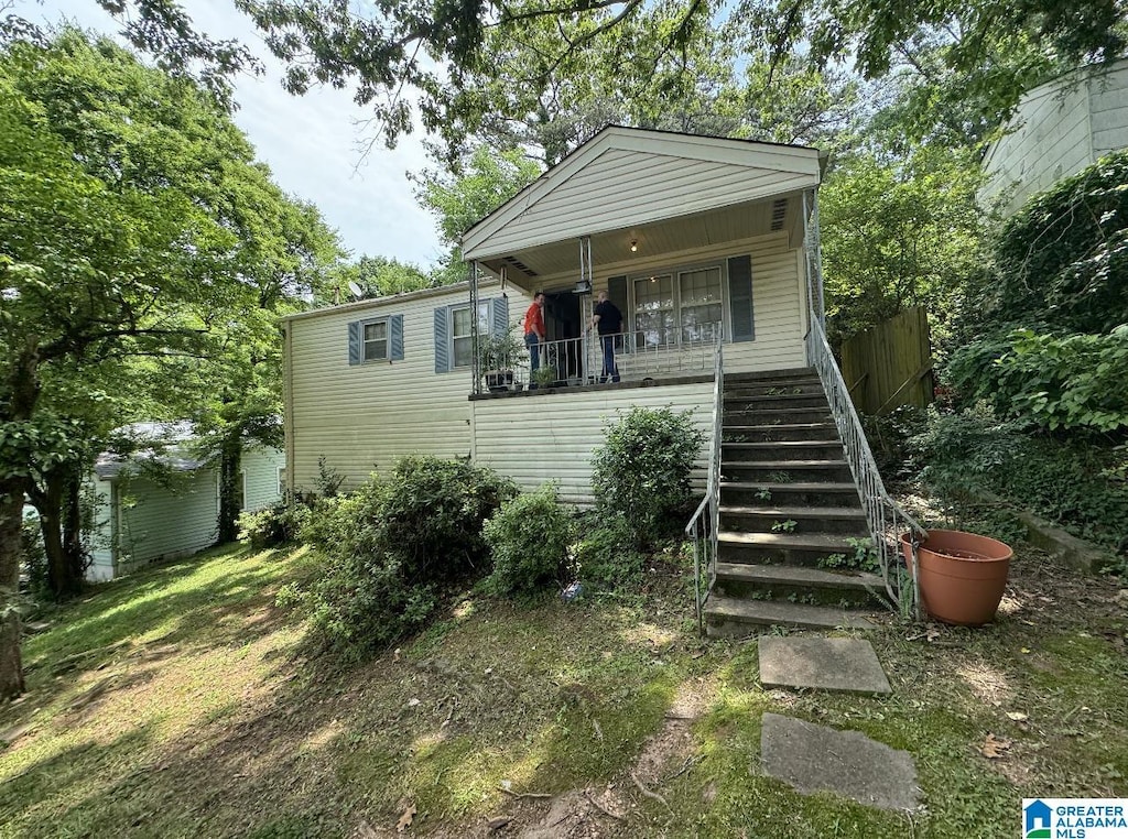 view of front facade with covered porch