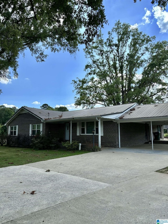 single story home with a carport