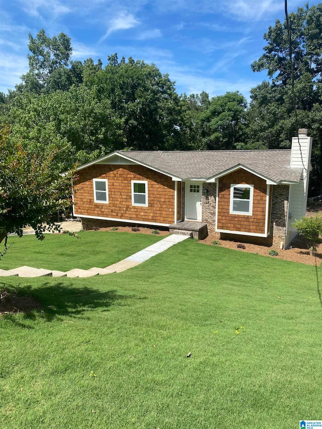 ranch-style home with a front yard