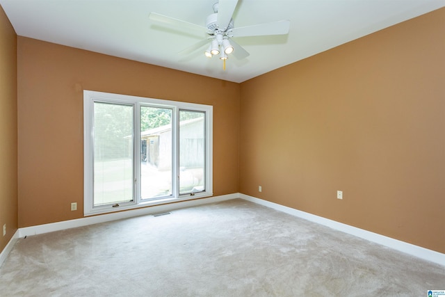 empty room featuring light carpet and ceiling fan