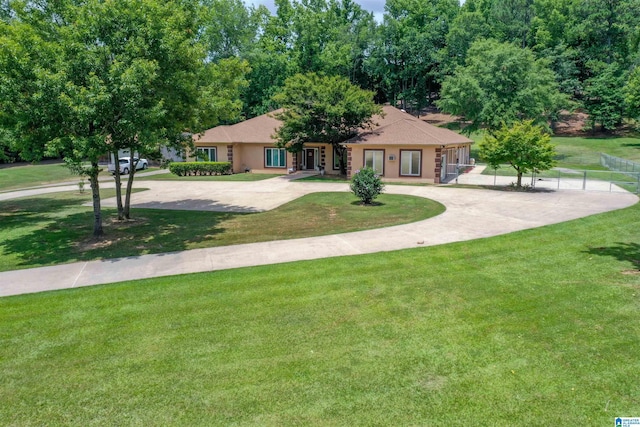 ranch-style house featuring a front lawn