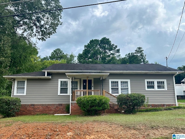 ranch-style house with covered porch and a front yard