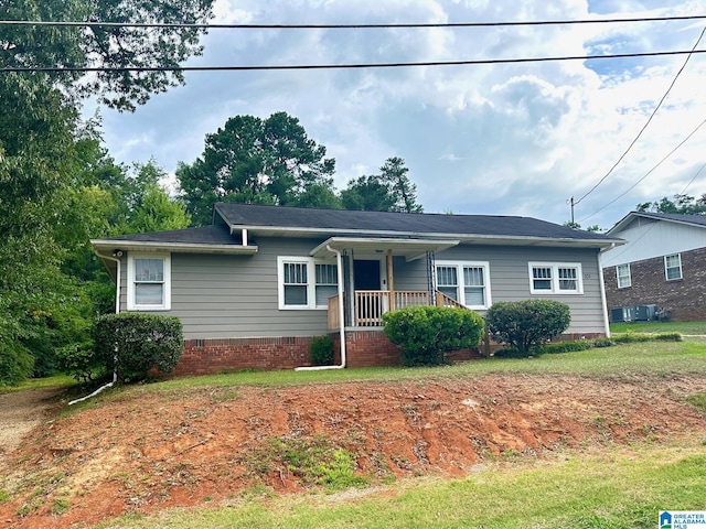 ranch-style home with a front lawn and a porch